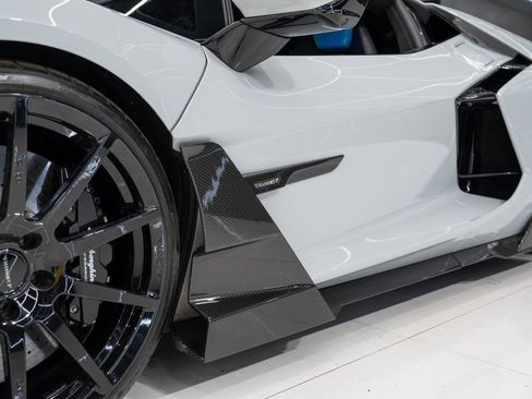 Used 2025 Lamborghini Revuelto image 34