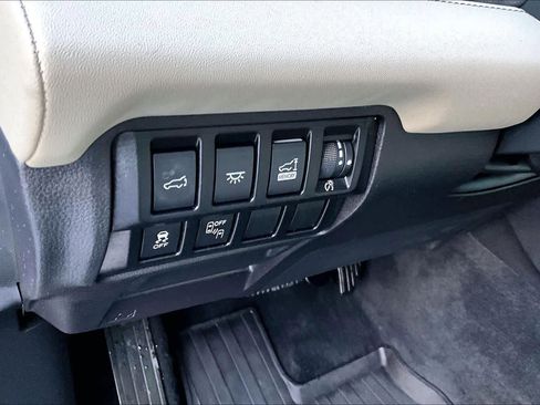 Used 2022 Subaru Ascent Limited w/ Technology Package image 32