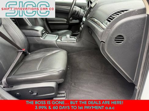 Used 2019 Chrysler 300 Limited RWD image 13