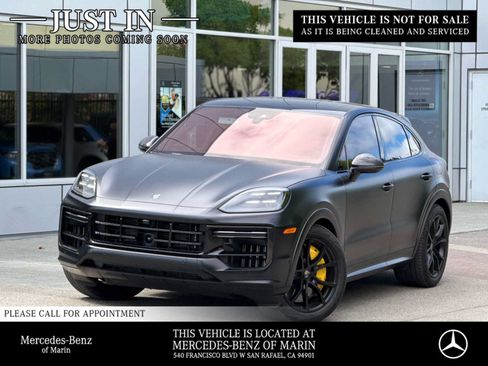 Used 2025 Porsche Cayenne Turbo AWD/4WD image 2
