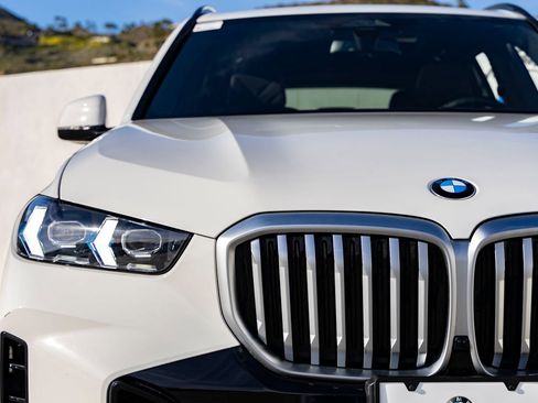 Certified 2025 BMW X5 xDrive40i w/ M Sport Package image 9