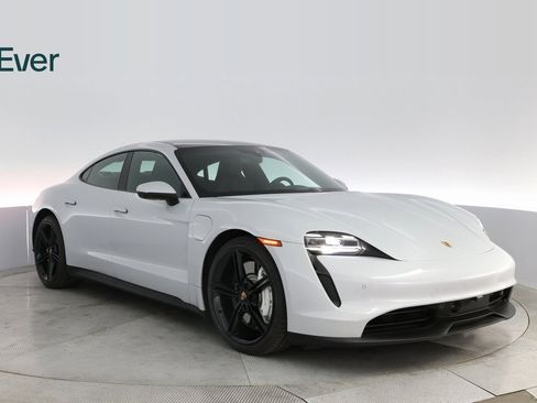 Used 2022 Porsche Taycan image 4