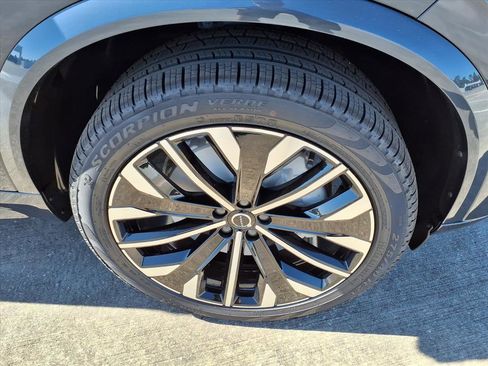 New 2026 Volvo XC90 B6 Plus w/ Protection Package Premier image 9