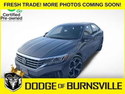 Used 2022 Volkswagen Passat 2.0T R-Line image 1