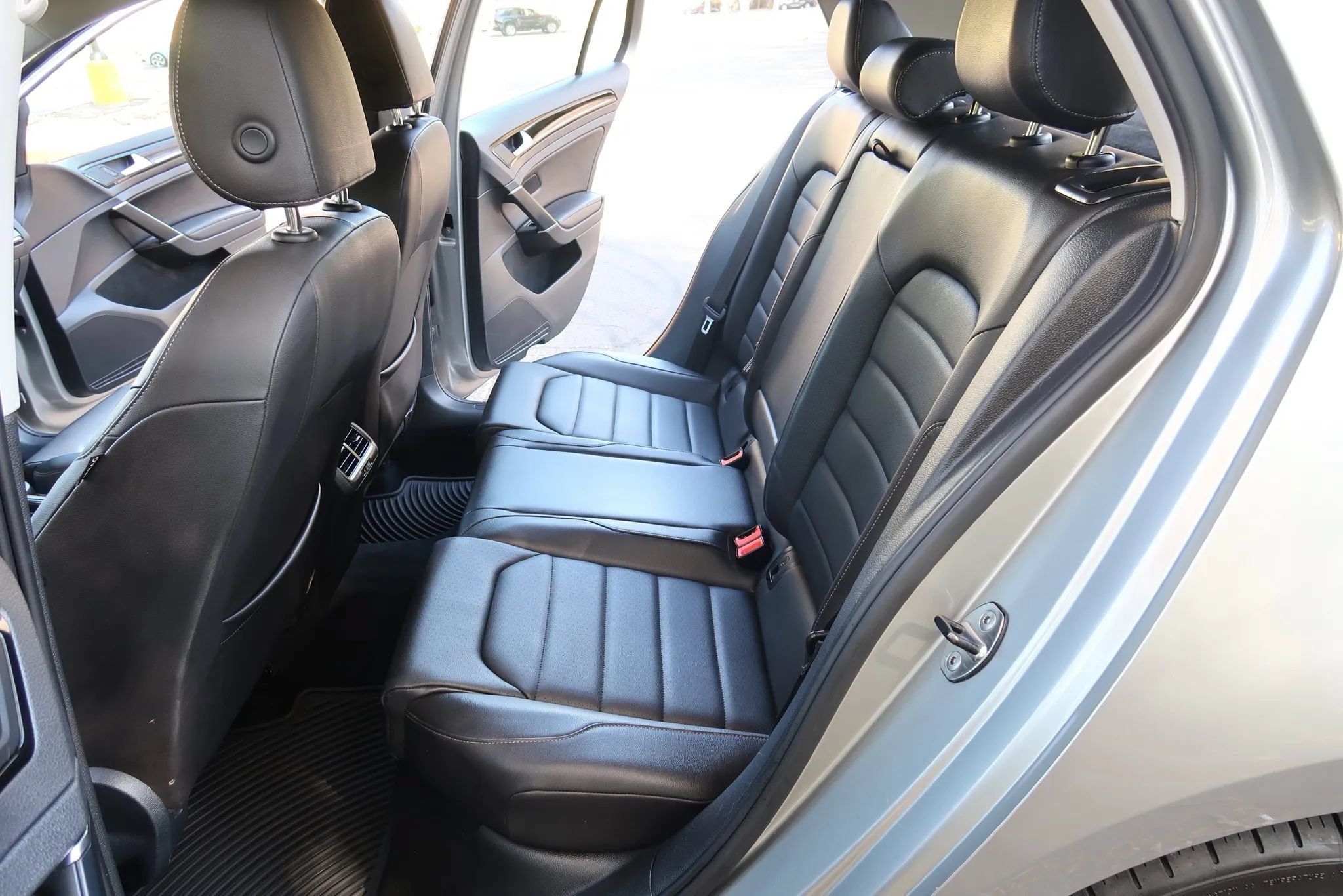 Used 2015 Volkswagen Golf SEL FWD image 18