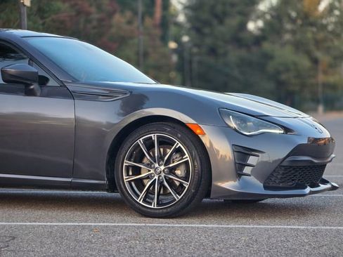 Used 2020 Toyota 86 RWD image 5