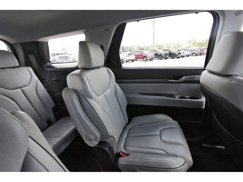 Used 2024 Hyundai Palisade SEL w/ Premium Package FWD image 13
