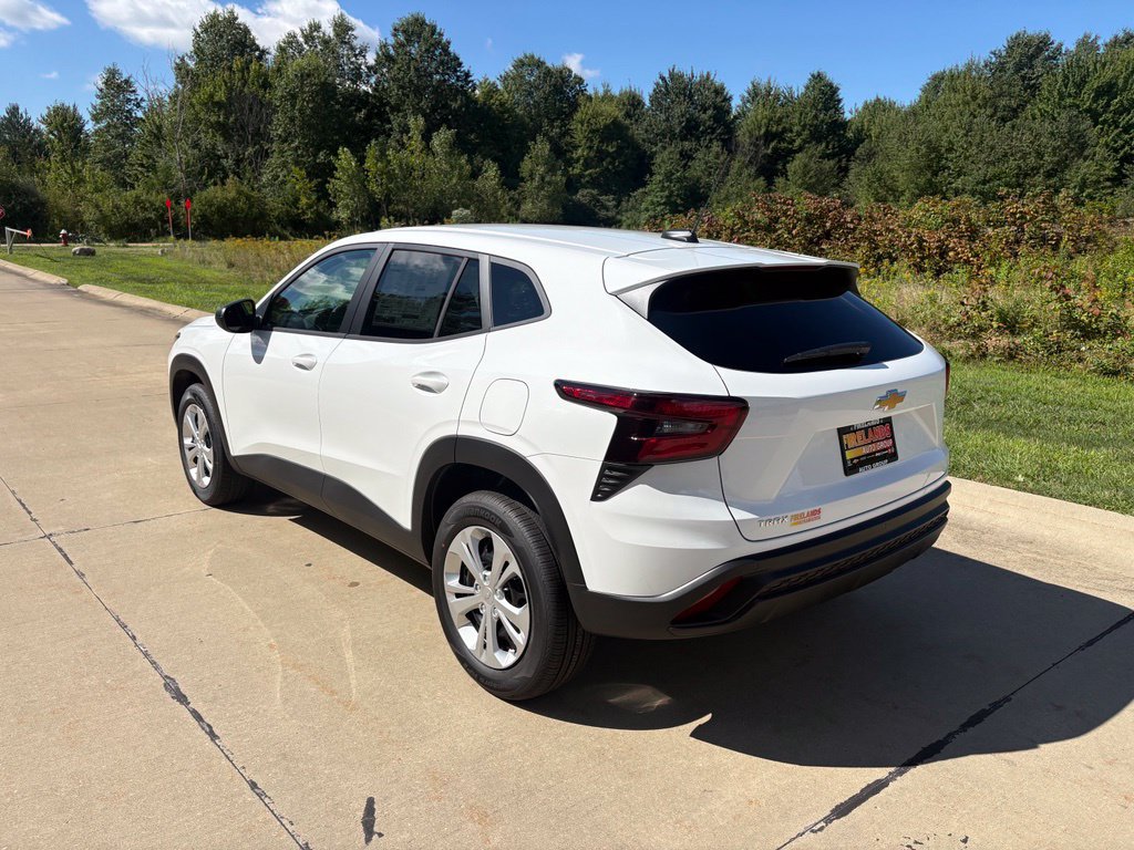 New 2026 Chevrolet Trax LS w/ Driver Confidence Package FWD image 7