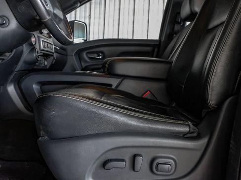 Used 2018 Nissan Titan SL w/ Midnight Edition AWD/4WD image 29
