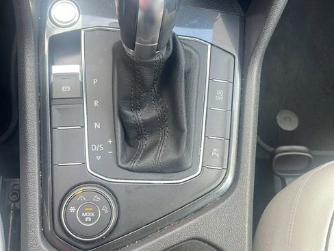 Used 2019 Volkswagen Tiguan SEL Premium image 18