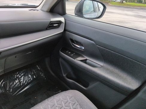 Used 2026 Nissan Kicks SV FWD image 17