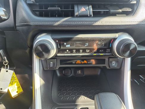 Used 2025 Toyota RAV4 LE image 17
