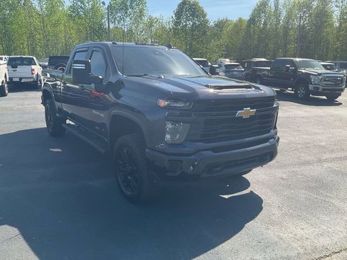 Used 2024 Chevrolet Silverado 2500 Custom w/ Custom Value Package AWD/4WD image 3
