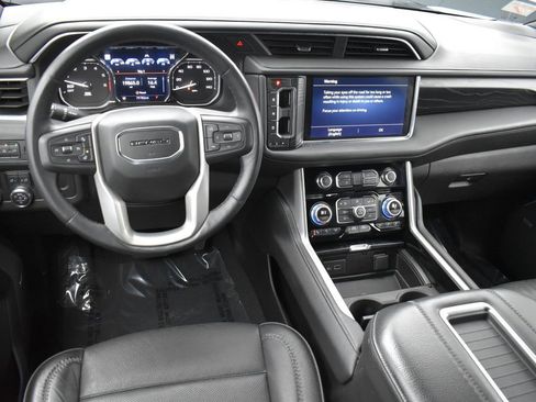 Used 2021 GMC Yukon XL Denali w/ Denali Premium Package image 14