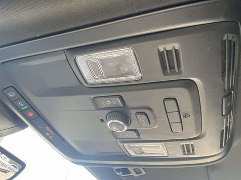 Used 2022 GMC Yukon Denali w/ Advanced Technology Package image 28