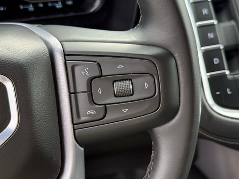 Used 2024 GMC Yukon XL SLT image 17