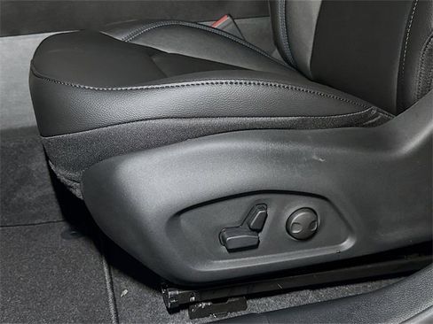 New 2025 Jeep Compass Limited w/ Sun & Sound Group image 13