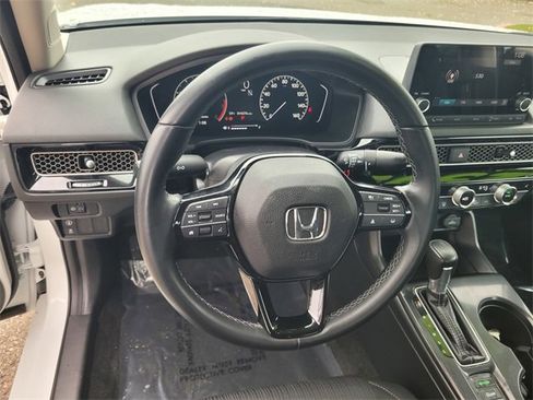 Certified 2022 Honda Civic EX image 30