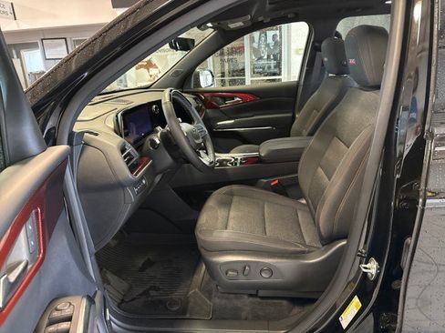 Used 2024 Chevrolet Traverse Z71 w/ Enhanced Driving Package image 15