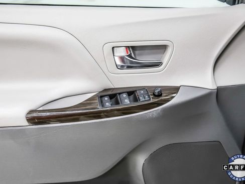 Used 2020 Toyota Sienna XLE image 24