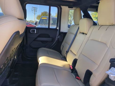 Used 2018 Jeep Wrangler Unlimited Rubicon image 15