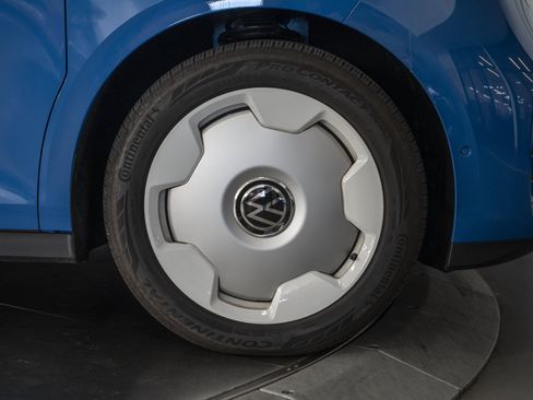 Used 2025 Volkswagen ID. Buzz 1st Edition RWD image 19