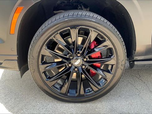 Certified 2026 Cadillac Escalade ESV V w/ LPO, ONYX Package AWD/4WD image 9