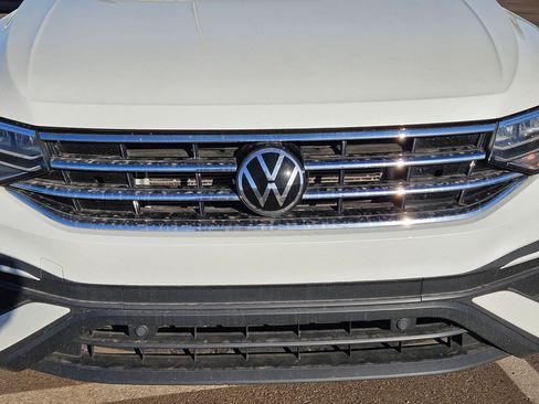 Used 2023 Volkswagen Tiguan SE AWD/4WD image 10