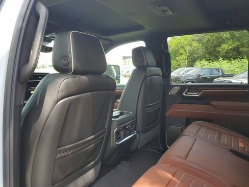 New 2026 GMC Sierra 3500 Denali Ultimate AWD/4WD image 11