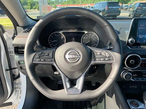 Used 2024 Nissan Sentra SR FWD image 11