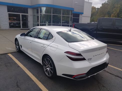 Used 2025 Genesis G70 2.5T image 5