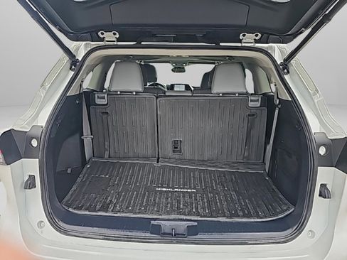 Used 2022 Toyota Highlander XLE image 11