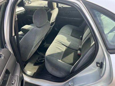 Used 2005 Ford Taurus SE image 4