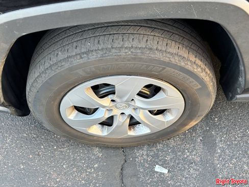 Certified 2023 Toyota RAV4 LE AWD/4WD image 8