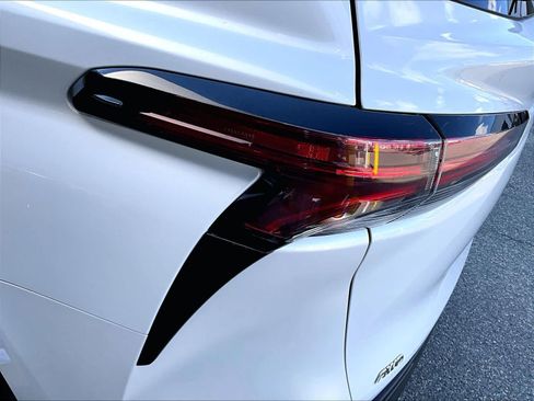 Used 2022 Toyota Sienna XLE w/ XLE Plus Package AWD/4WD image 35