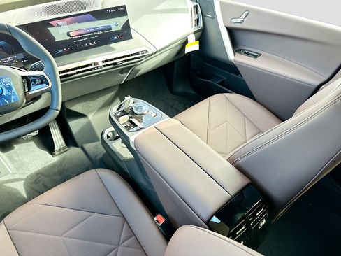 New 2026 BMW iX xDrive45 w/ Premium Package image 17