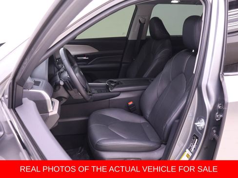 Certified 2025 Toyota Grand Highlander AWD image 4