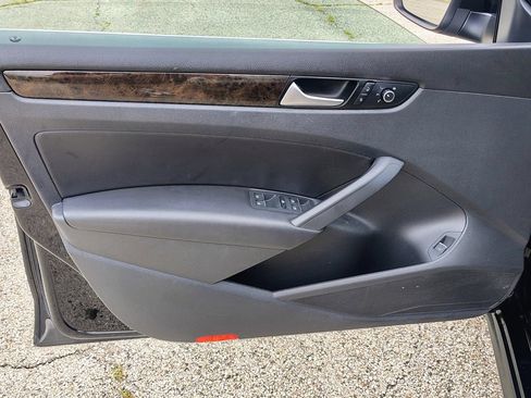 Used 2015 Volkswagen Passat TDI SEL Premium FWD image 17
