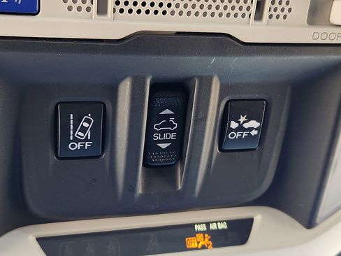 Used 2023 Subaru Forester Premium AWD/4WD image 22