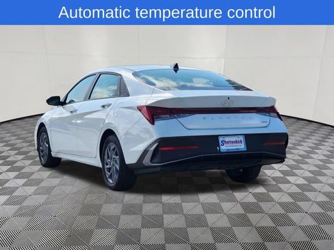 Used 2025 Hyundai Elantra Hybrid FWD image 4