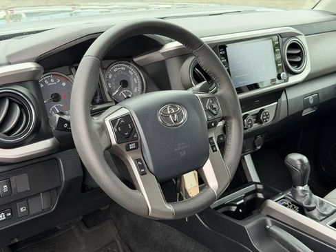Used 2020 Toyota Tacoma SR5 RWD image 10