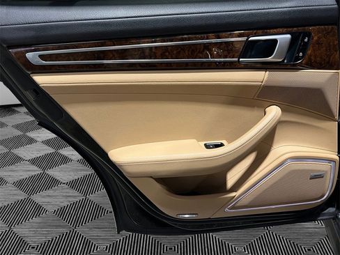 Used 2020 Porsche Panamera 4S image 21