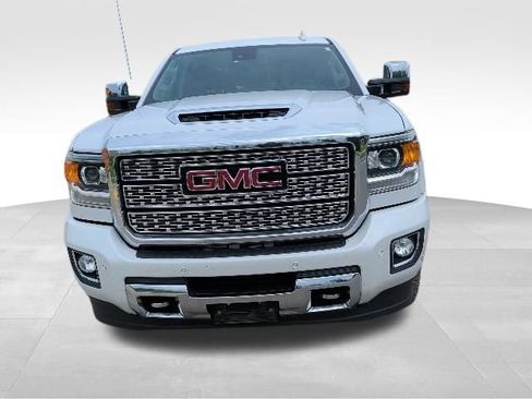Used 2019 GMC Sierra 2500 Denali w/ Duramax Plus Package AWD/4WD image 8