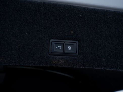 Used 2022 Lamborghini Urus AWD/4WD image 60