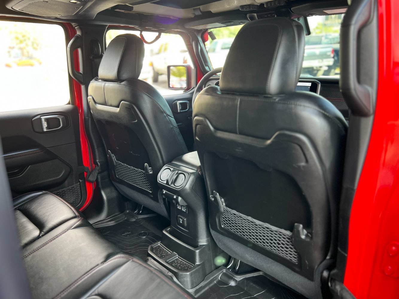 Used 2024 Jeep Wrangler Unlimited Rubicon w/ XTREMEE 35" Tire Package AWD/4WD image 26