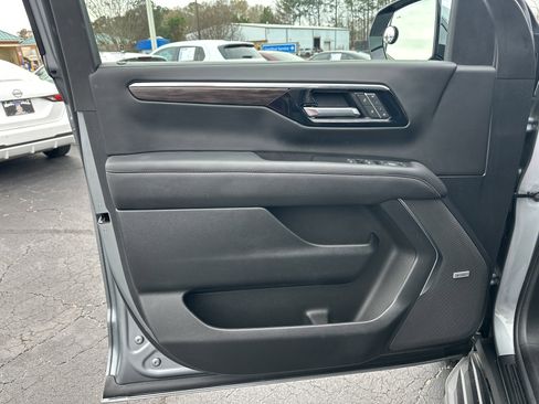 Used 2025 Chevrolet Tahoe Premier image 11