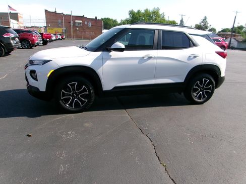 Used 2023 Chevrolet TrailBlazer ACTIV w/ Sun and Liftgate Package FWD image 1