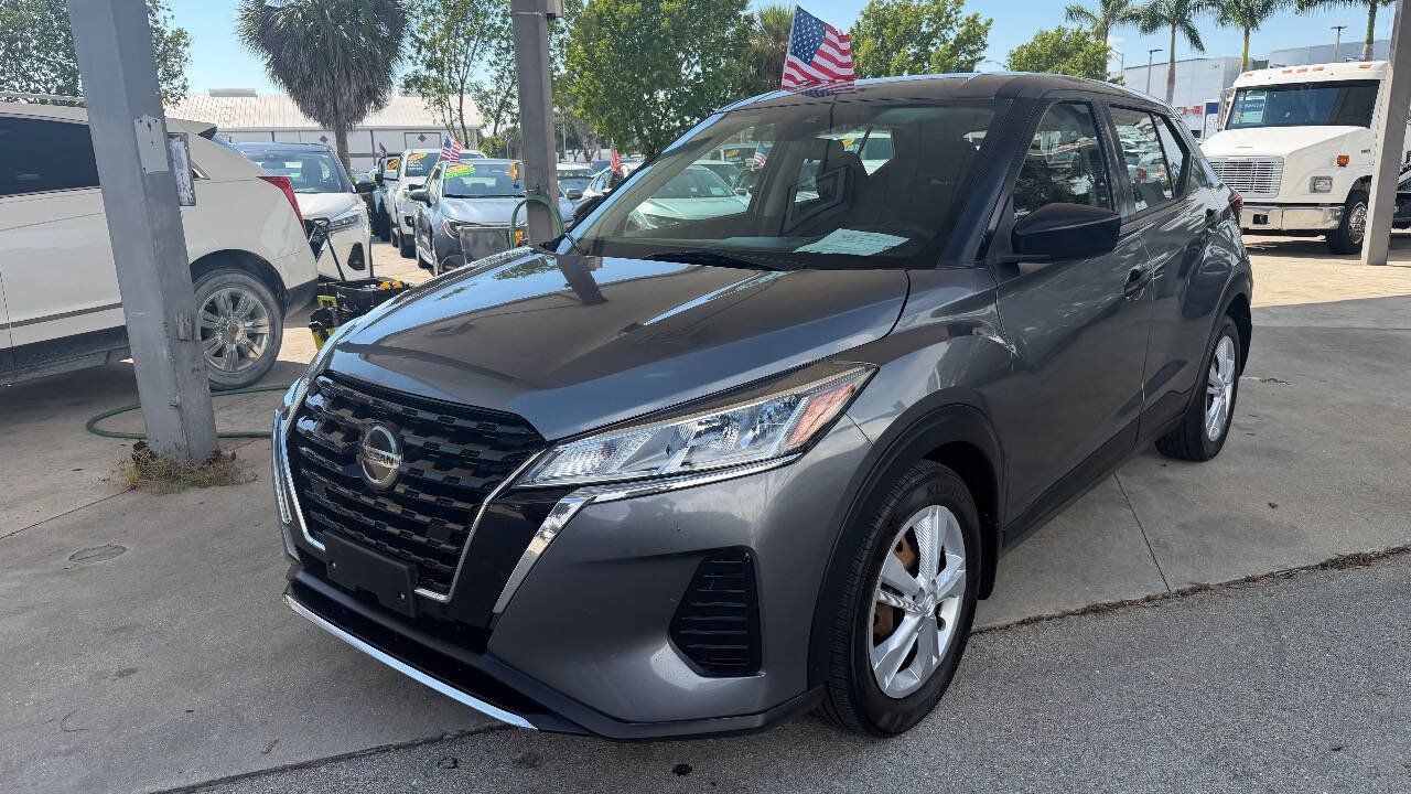 Used 2021 Nissan Kicks S FWD image 1