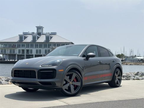 Used 2022 Porsche Cayenne GTS image 2