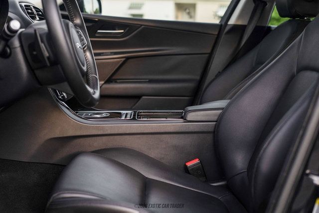 Used 2018 Jaguar XE Premium AWD/4WD image 28